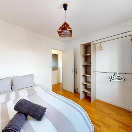 Apartment 2br Flat With Balcony 5 Mn To Hippodrome De