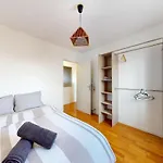 Apartman 2br Flat With Balcony 5 Mn To Hippodrome De