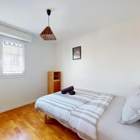 Apartman 2br Flat With Balcony 5 Mn To Hippodrome De