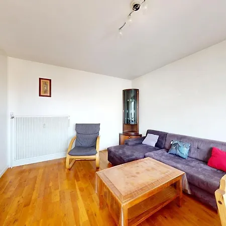 Apartman 2br Flat With Balcony 5 Mn To Hippodrome De